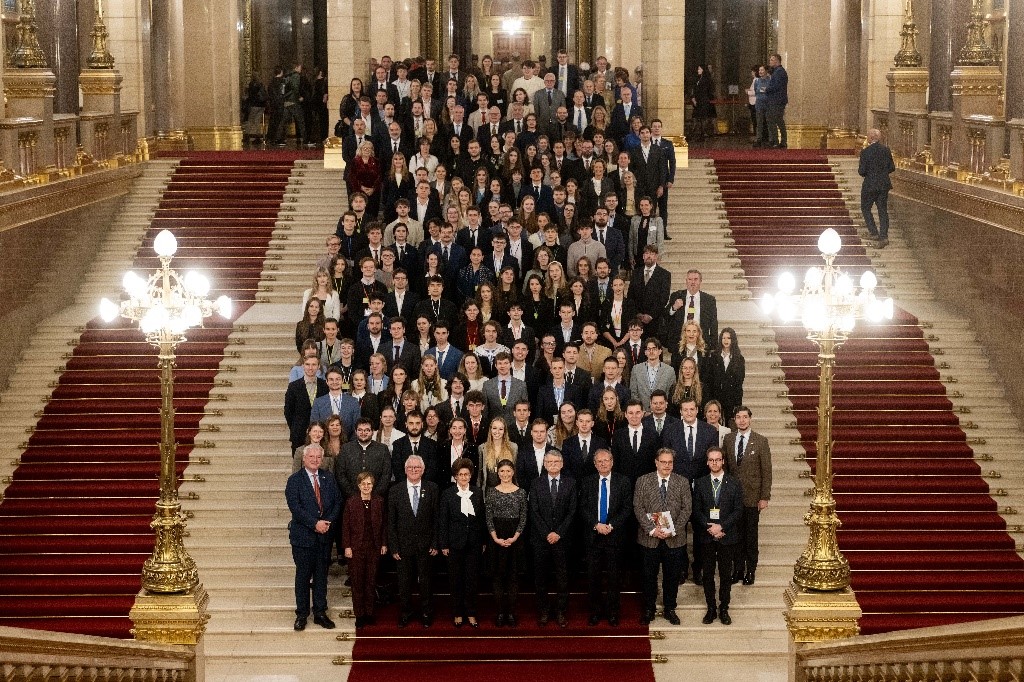 Magyar-német ifjúsági parlament csoportkép.docx.jpg